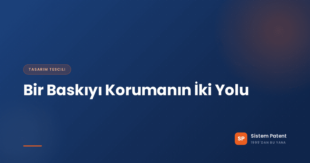 Bir tekstil atölyesinin çiçek ve geometrik kumaş baskılarının, bir tescilli tasarım belgesi ve tarihli bir telif kaydının yanında dizilişi; bir yüzey desenini Türkiye'de korumanın iki yolunu gösterir
